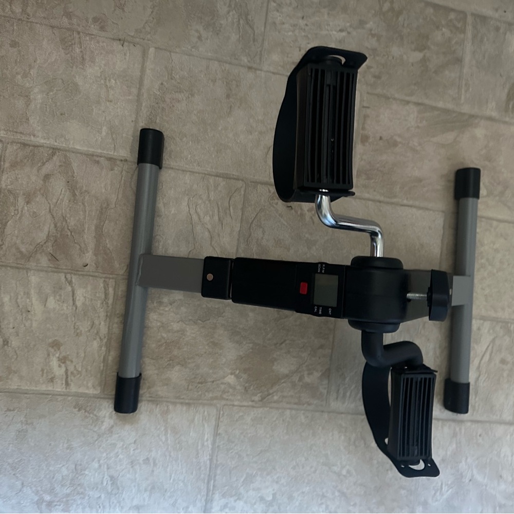 Compact Exercise Pedal Machine - Picture 2 of 4